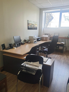 Рабочие столы и шкафы (9 фото из 9)
