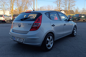 HYUNDAI i30 (4 foto / 15)