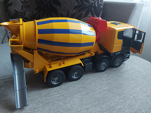 Bruder Scania seguauto (3 foto / 5)