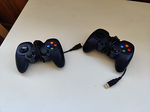 Logitech f310 gamepad 2 tk (1 foto / 1)