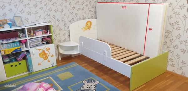 Мебель для детской комнаты Meblik Happy Animals тумбы, кровать, ковер, стол (фото #6)