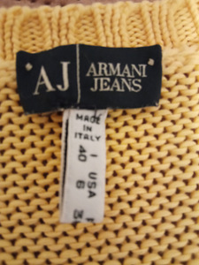 Свитер armani 38 (2 фото из 3)