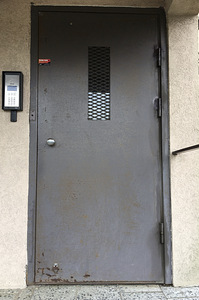 Входная дверь из металла
