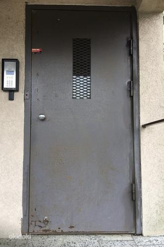 Входная дверь из металла (фото #1)