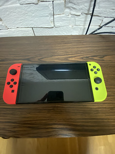 Nintendo Switch + 1 mäng