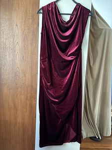 Müüa korra kantud pidulik ja elegantne kleit,suurus xl (1 foto / 1)