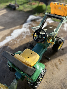 Laste traktor pedaalidega (4 foto / 4)