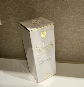 Uus parfüüm Dior J'adore 50 ml.