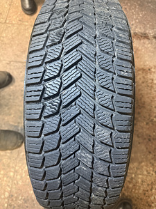 Michelin X-Ice Snow 215/65 R17 (1 фото из 5)
