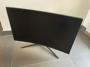 Msi 27” Curved FHD 144hz (1 foto / 2)