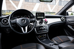 Mercedes-Benz CLA200 2014 (11 foto / 15)