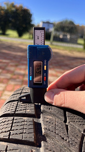GoodYear ULTRAGRIP ICE 235/50R19 (2 foto / 6)