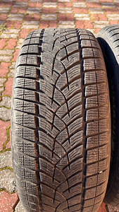 GoodYear ULTRAGRIP ICE 235/50R19 (3 foto / 6)