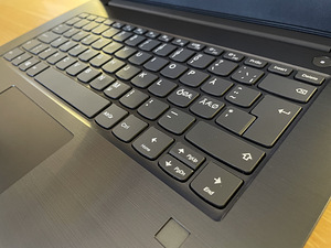 Lenovo V330 (i5-8250U - 8GB - 120GB SSD) 3h aku! (4 foto / 7)