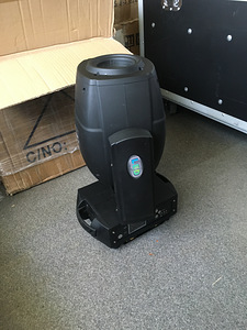 Müüa 4tk LED 230W Spot Beam Moving Headi (6 foto / 7)