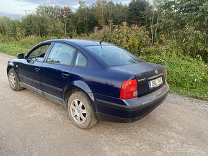 Volkswagen Passat (4 foto / 6)
