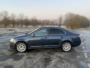 Volkswagen Jetta (3 фото из 9)