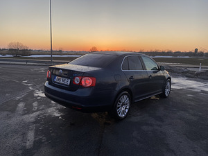Volkswagen Jetta (5 фото из 9)