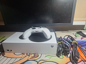 Xbox series s (1 фото из 2)