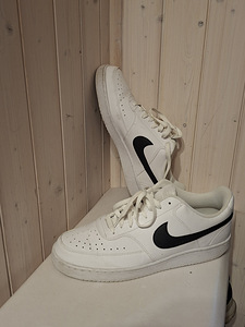 Кроссовки Nike (2 фото из 3)