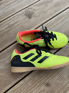 Adidas jalgpalli jalatsid (32 suurusele) (1 foto / 3)