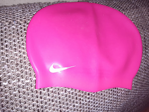 Шапочка для плавания Nike Junior, новая