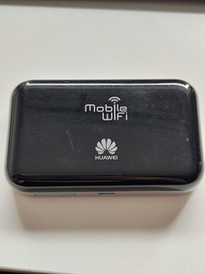 Карманный роутер Huawei E5377T. Две батареи. (4 фото из 4)