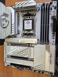 MSI MPG X870E Edge TI WIFI (2 foto / 4)
