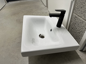 Valamu Cersanit koos segistiga Hans Grohe Talis E110 (4 foto / 4)