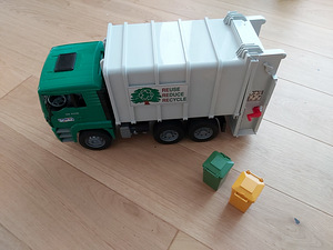 Bruder prügiauto (1 foto / 3)