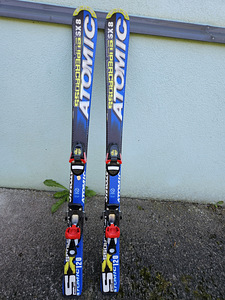 Müüa kasutatud ATOMIC SX 8 laste mäesuusad . (1 foto / 4)