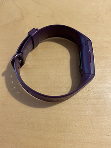 Fitbit charge 4 (б/у) (3 фото из 7)