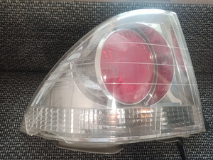 Lexus IS 200 1999-2005 tagatuled, paar, originaal (2 foto / 4)