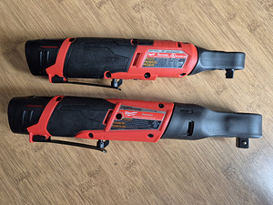 Milwaukee FUEL M12 аккумуляторный трещоточный ключ (2 фото из 4)