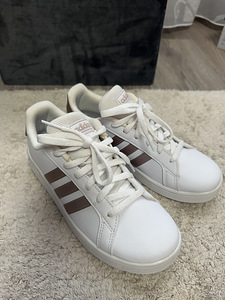 Uued Adidas tossud, s.35 (1 foto / 5)