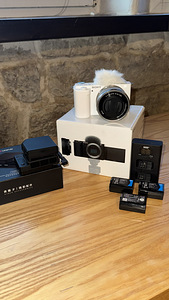 Sony ZV-E10 valge + lisavarustus (valmis kohe filmimiseks) (1 foto / 7)
