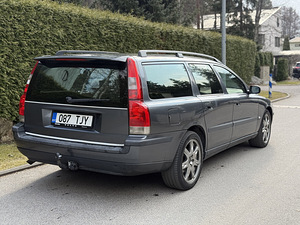 Volvo V70 2.4D 96kw 2004 (2 foto / 12)