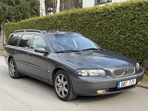 Volvo V70 2.4D 96kw 2004 (3 foto / 12)