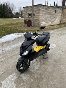 Aprilia SR50R (1 foto / 5)