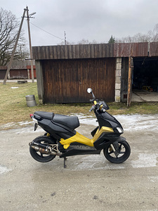 Aprilia SR50R (4 foto / 5)