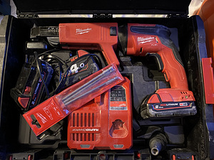 Milwaukee M18 FSG lintkruvikeeraja / kipsipüss 3 akuga (1 foto / 2)
