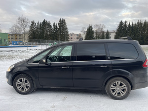 Ford Galaxy (2 фото из 10)
