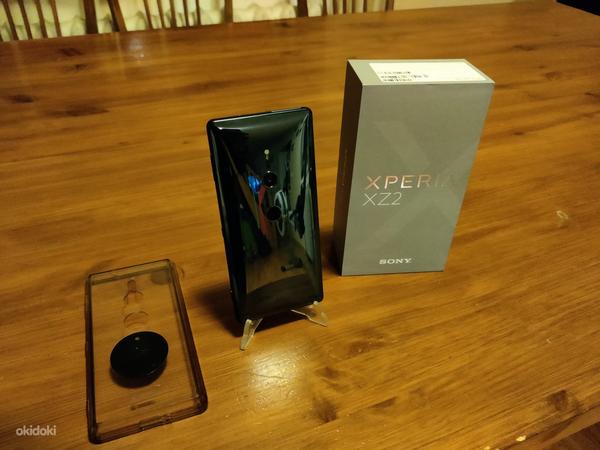 Sony Xperia XZ2 (фото #1)