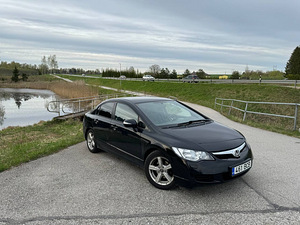 Honda Civic 1.8 бензин 103kw (7 фото из 15)