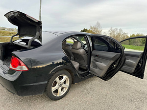 Honda Civic 1.8 бензин 103kw (14 фото из 15)