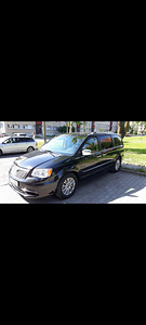 Lancia Voyager PLATINUM Stow N Go 2.8 131kW (6 foto / 12)