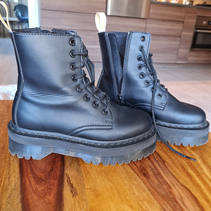 Dr. Martens (1 foto / 2)