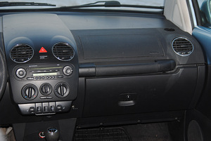 Volkswagen New Beetle Facelift 1.6 75kW (12 foto / 15)