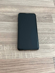 Samsung Galaxy S10 (1 foto / 2)