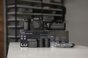 Panasonic Lumix G9 komplekt (1 foto / 3)